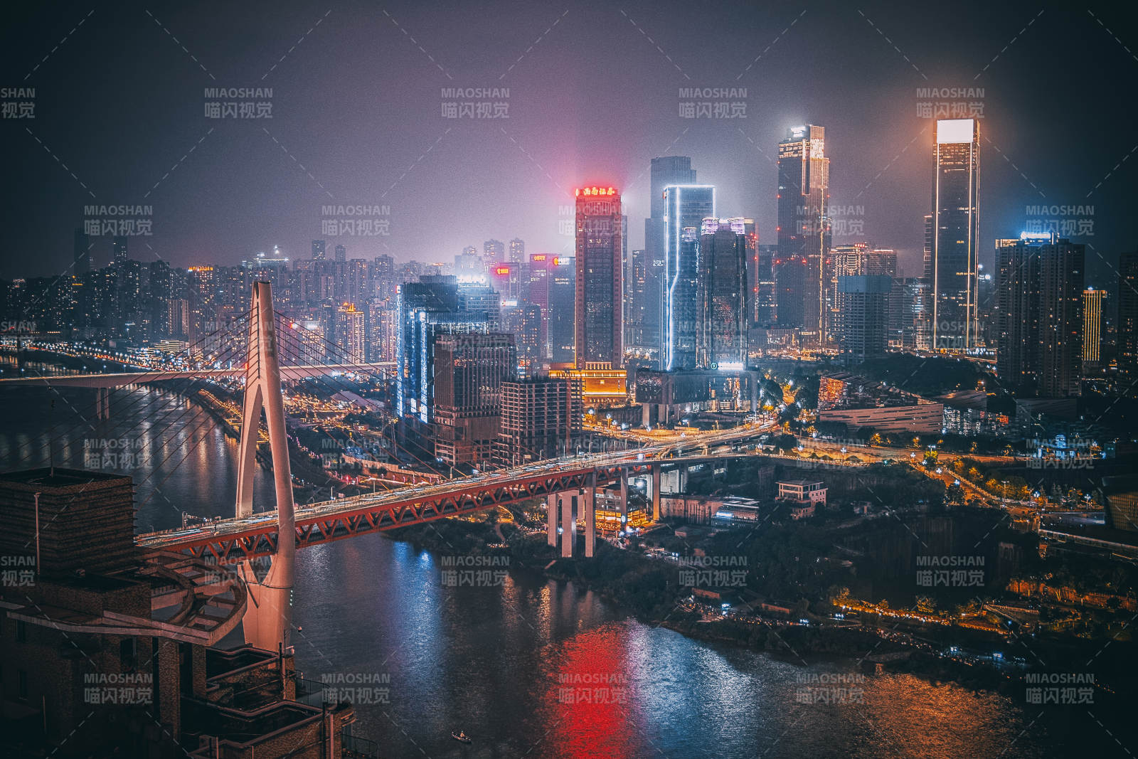 夜幕下的城市灯火图片