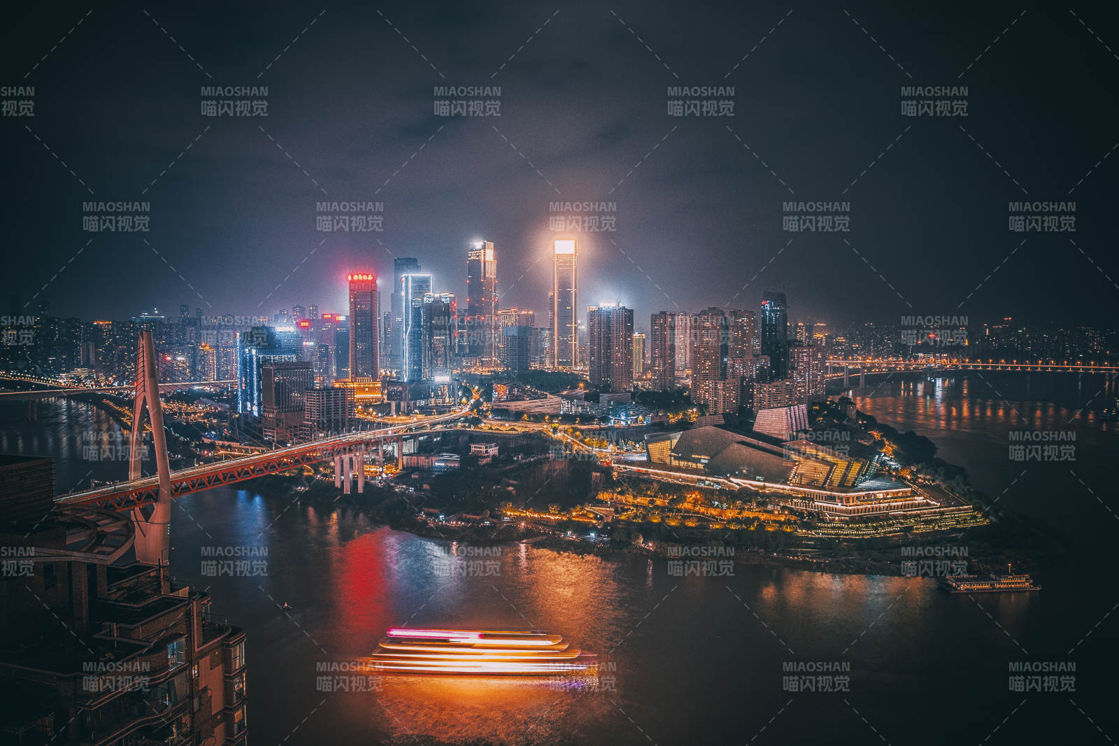 夜幕下的城市灯火图片