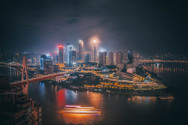 夜幕下的城市灯火图片