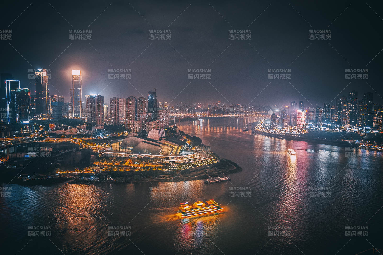 夜幕下的城市灯火图片