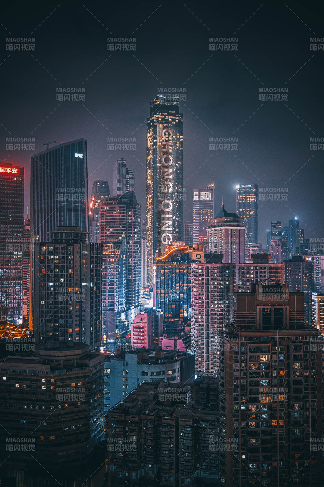 夜幕下的城市灯火图片