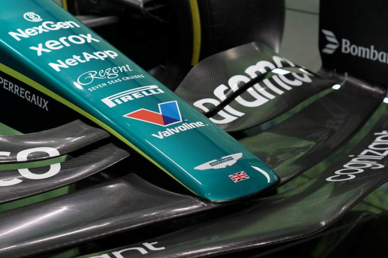 赛车翼片特写图片