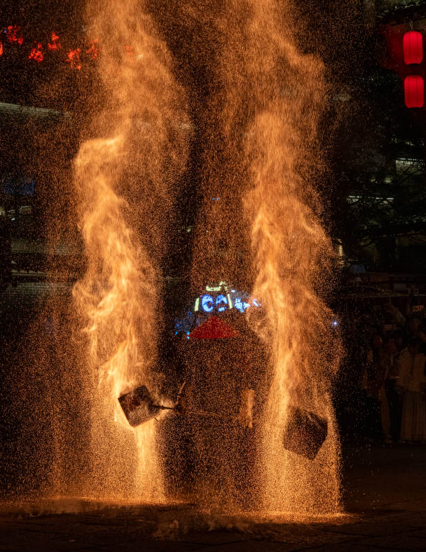 婺源火焰表演图片