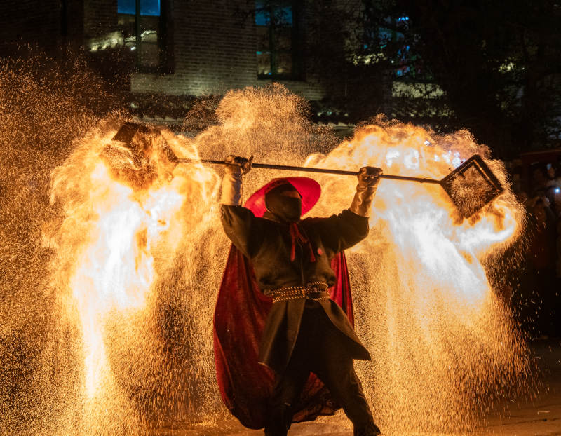 婺源火舞表演图片