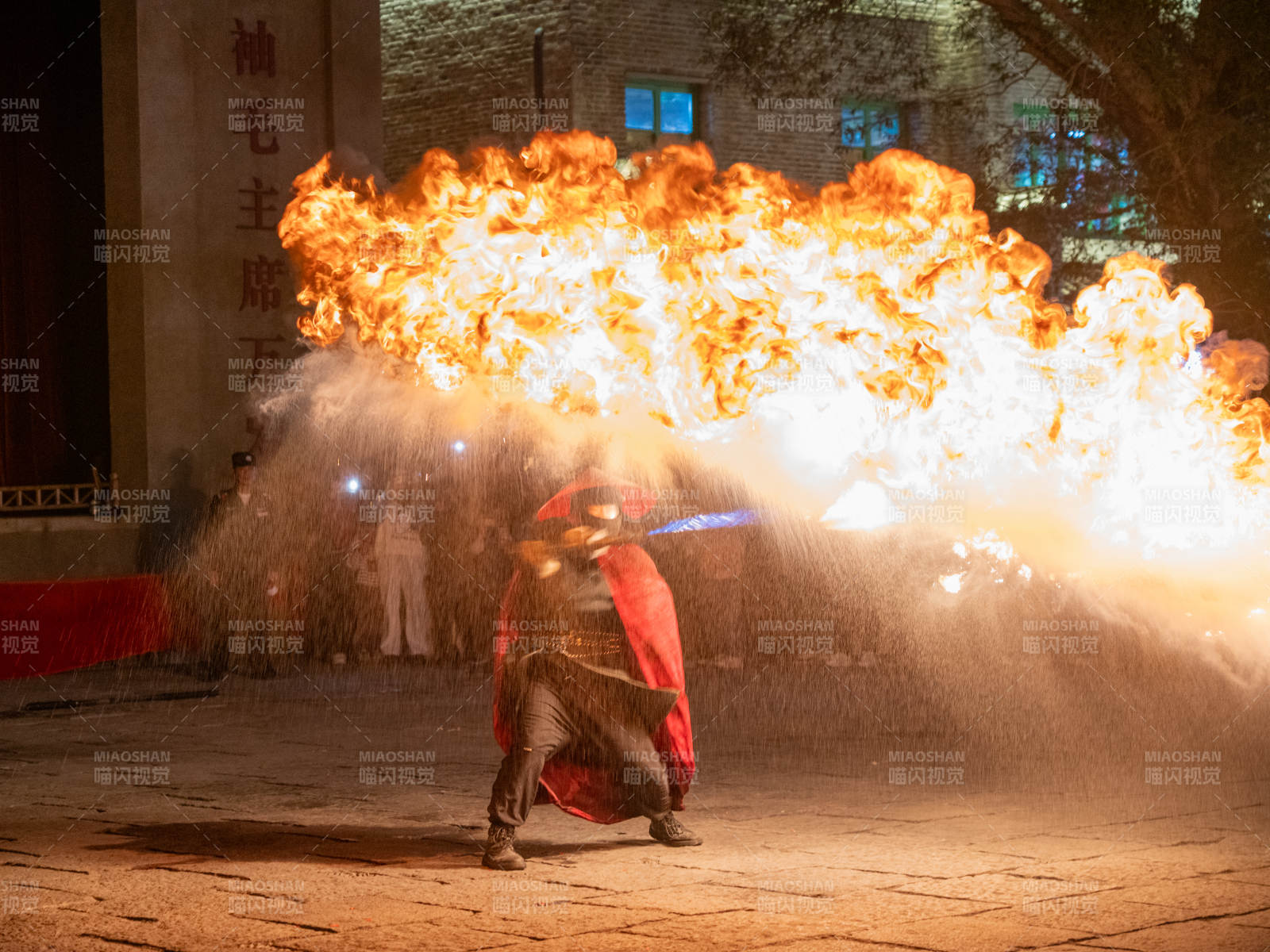 婺源火舞表演图片