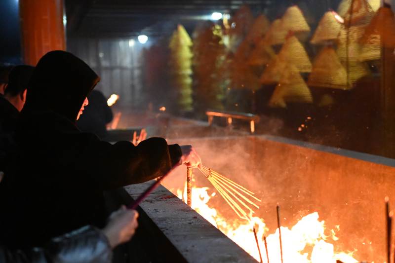 夜祭焚香祈福图片