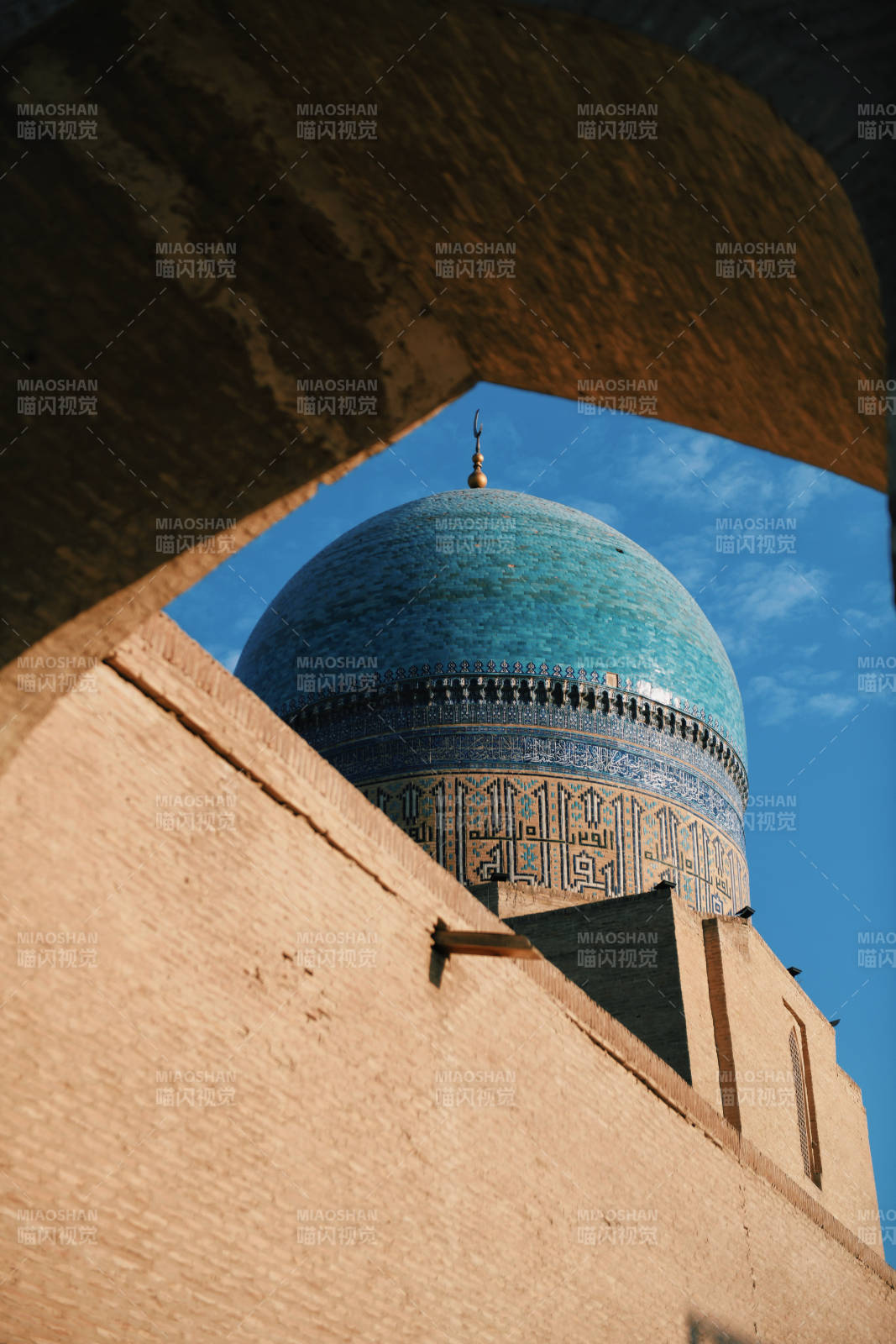 蓝穹顶的建筑之美图片