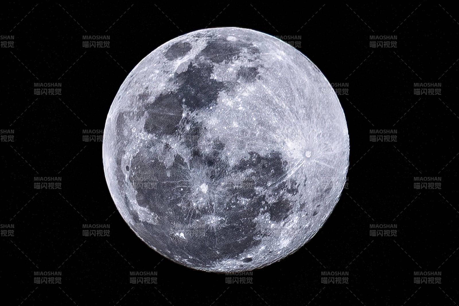 月球特写图片