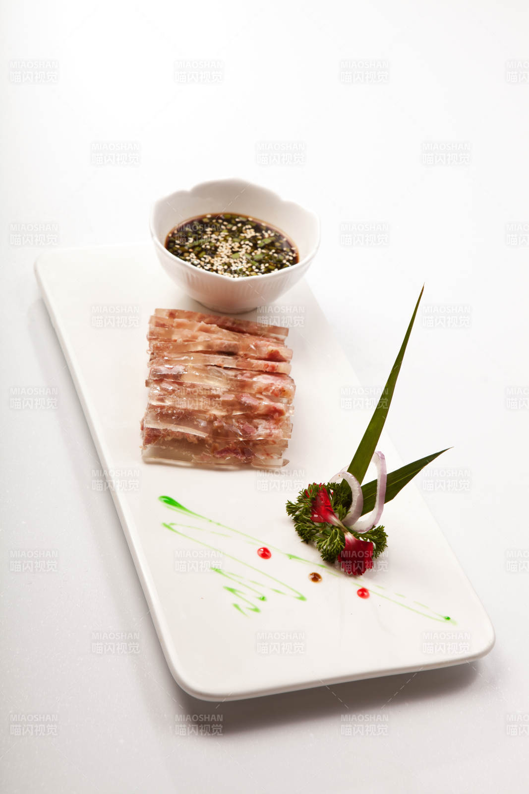 美味果仁菠菜图片