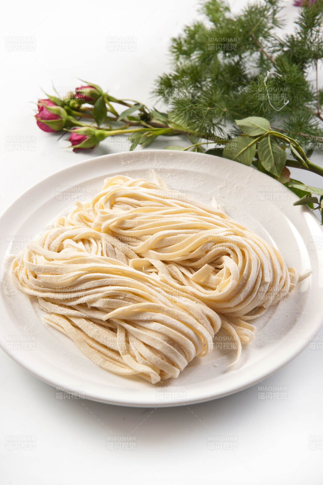 白面烧饼锅盔图片