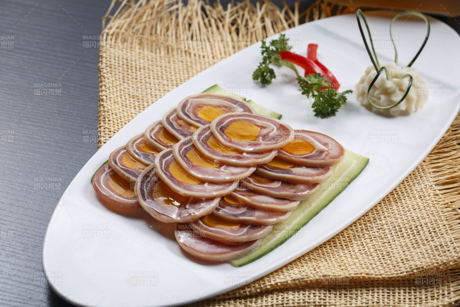 虫草花海蜇丝扣菠菜图片