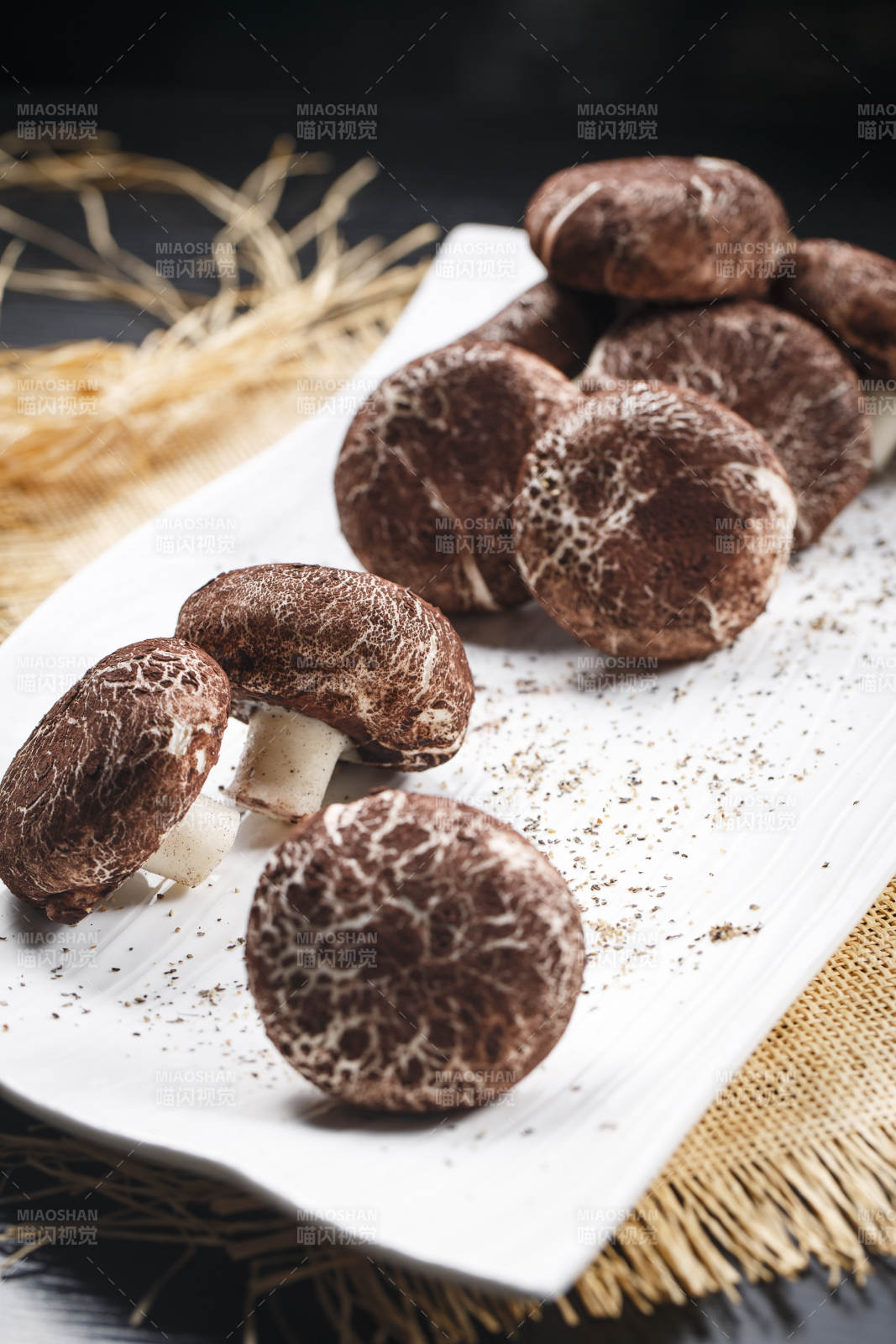 农家炸馍配炖菜图片