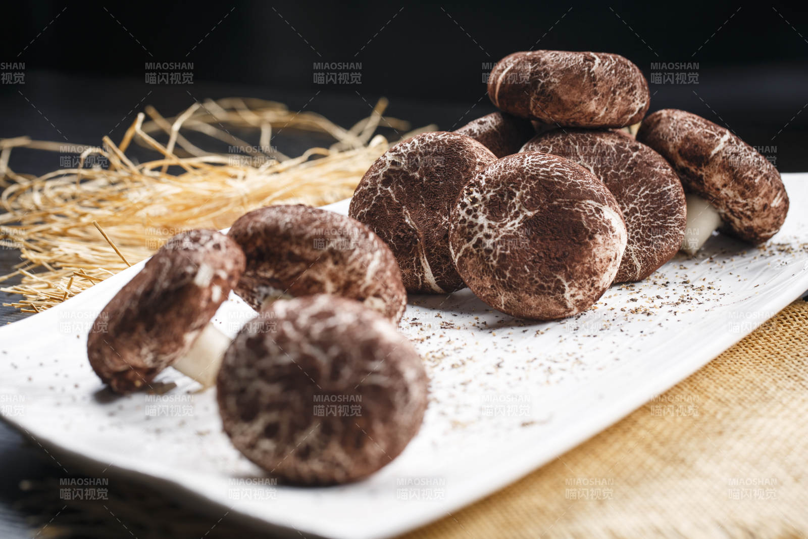 农家炸馍配炖菜图片