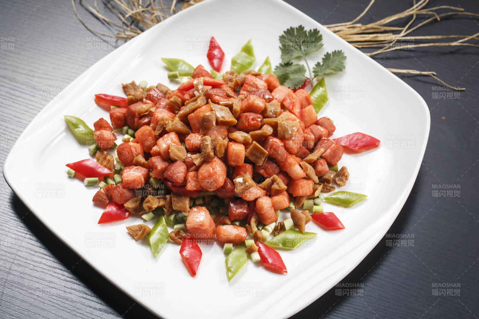 鲍鱼汁红焖鱿鱼板图片