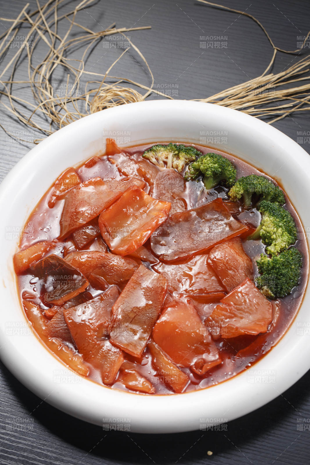 鲍鱼汁红焖鱿鱼板图片