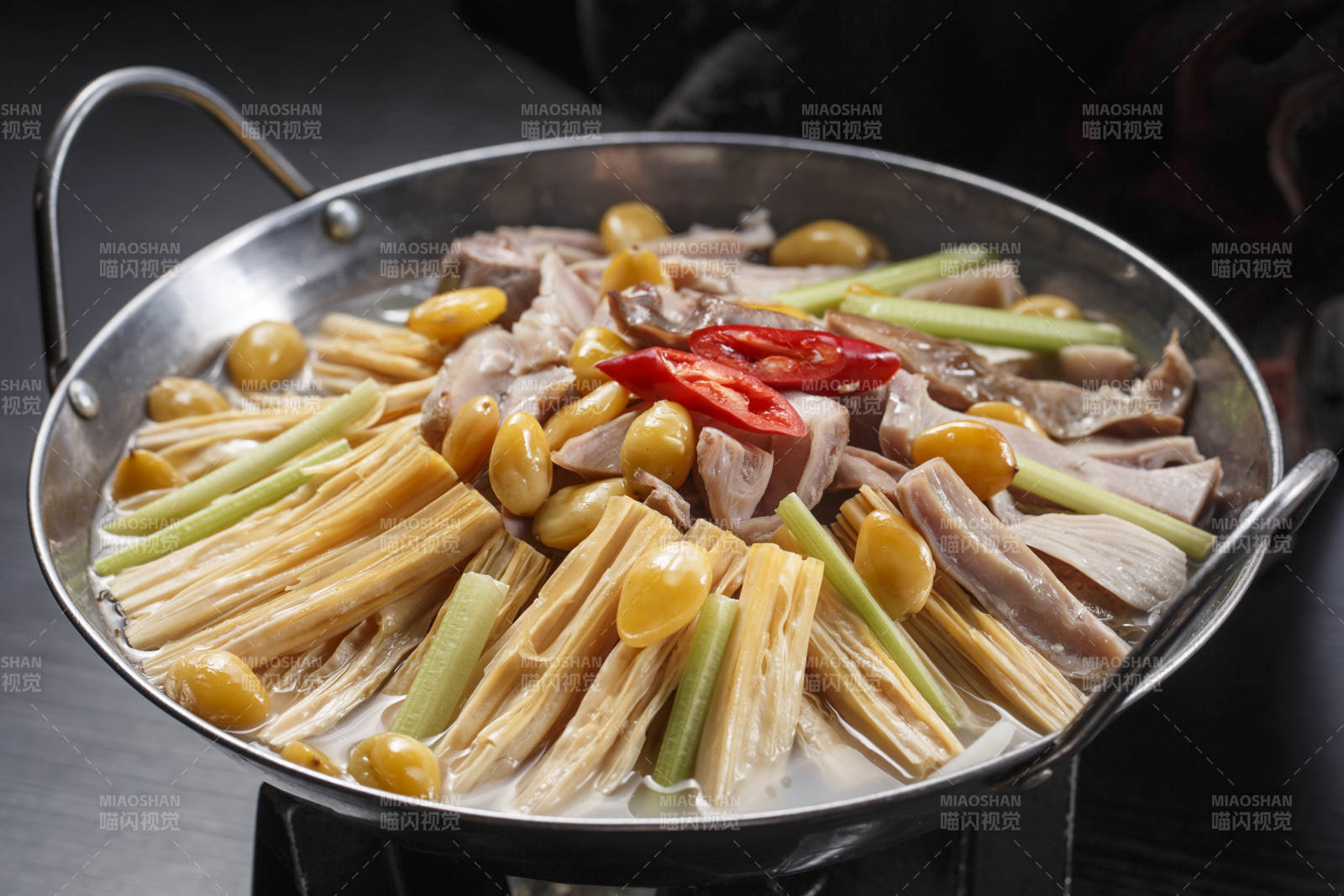 锅仔猪肚腐竹炖银杏图片