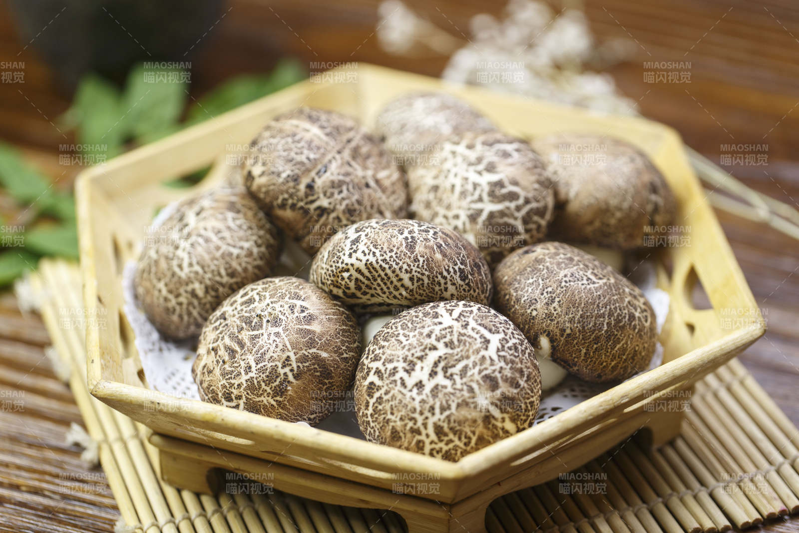 仿真杂粮香菇包图片