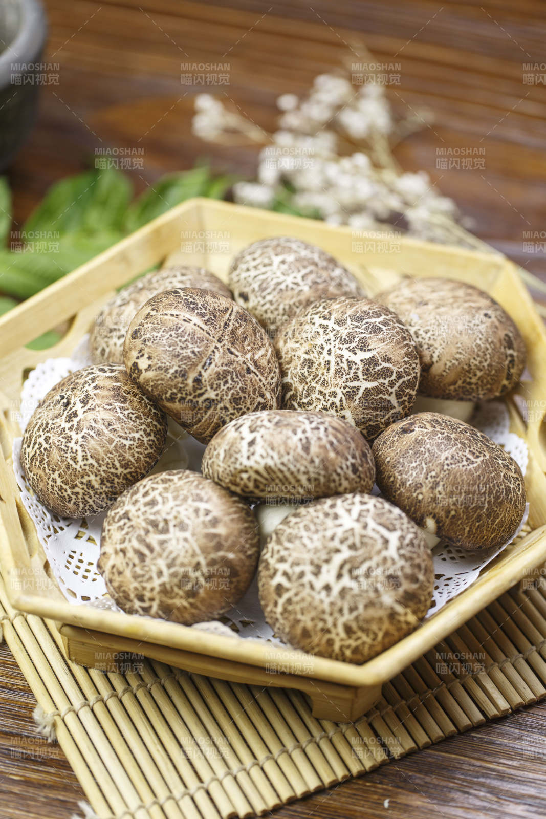 仿真杂粮香菇包图片