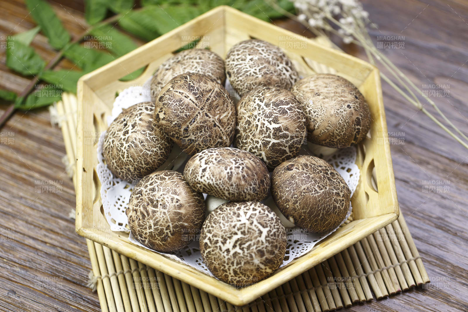 仿真杂粮香菇包图片