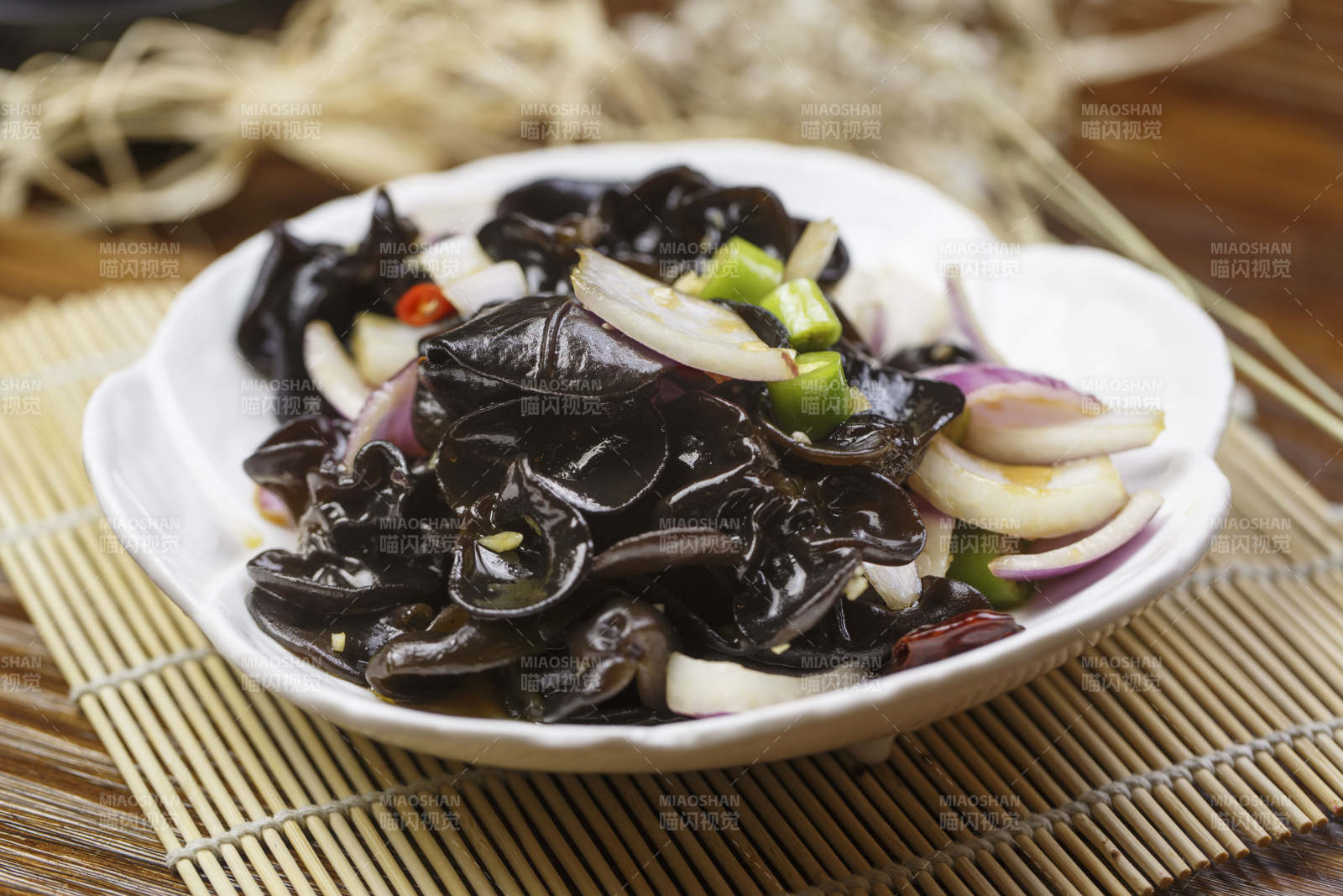 凉菜捞汁木耳图片