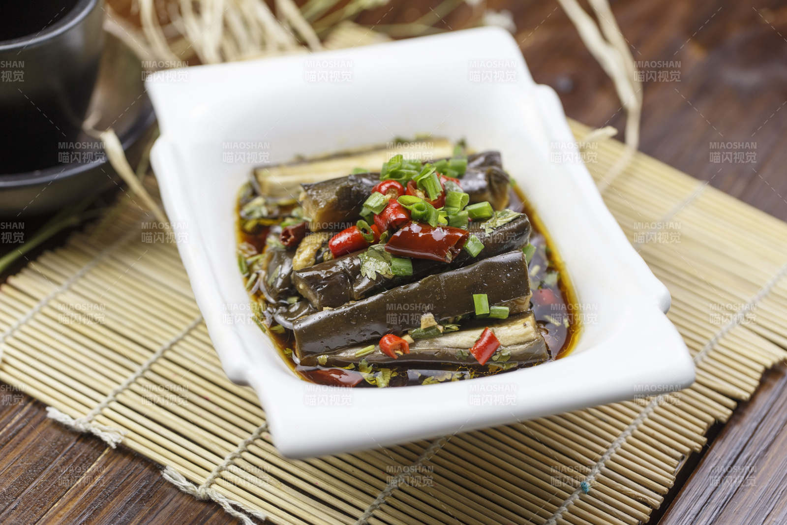 米椒浇汁蒸茄子图片