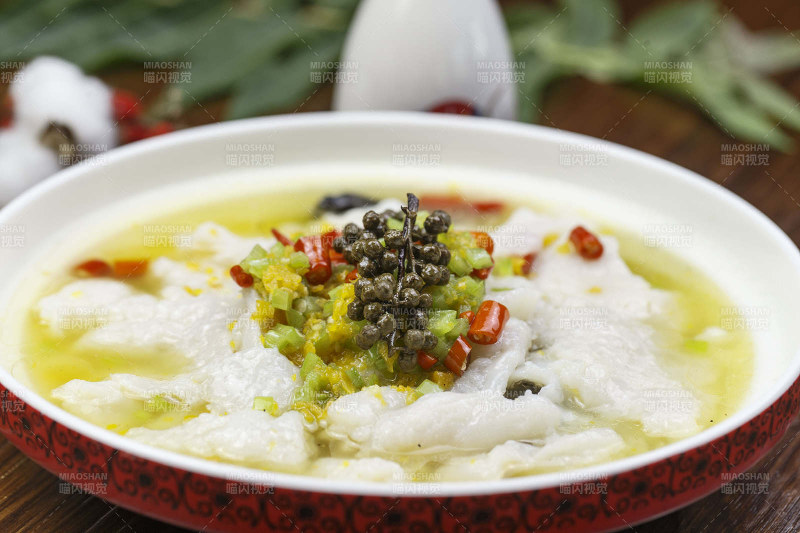 酸汤藤椒水煮鱼图片