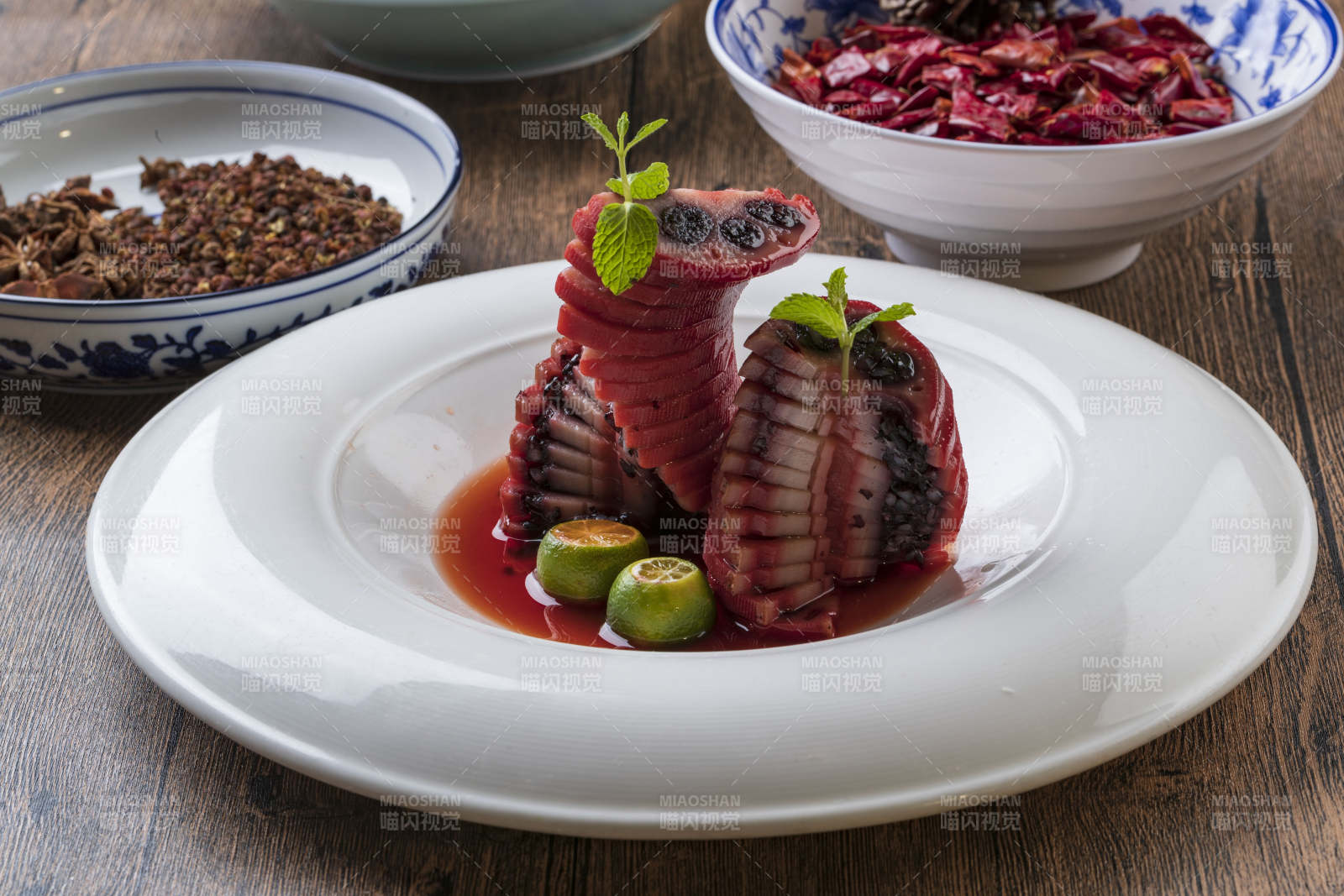 红酒酿黑芝麻馅藕片图片