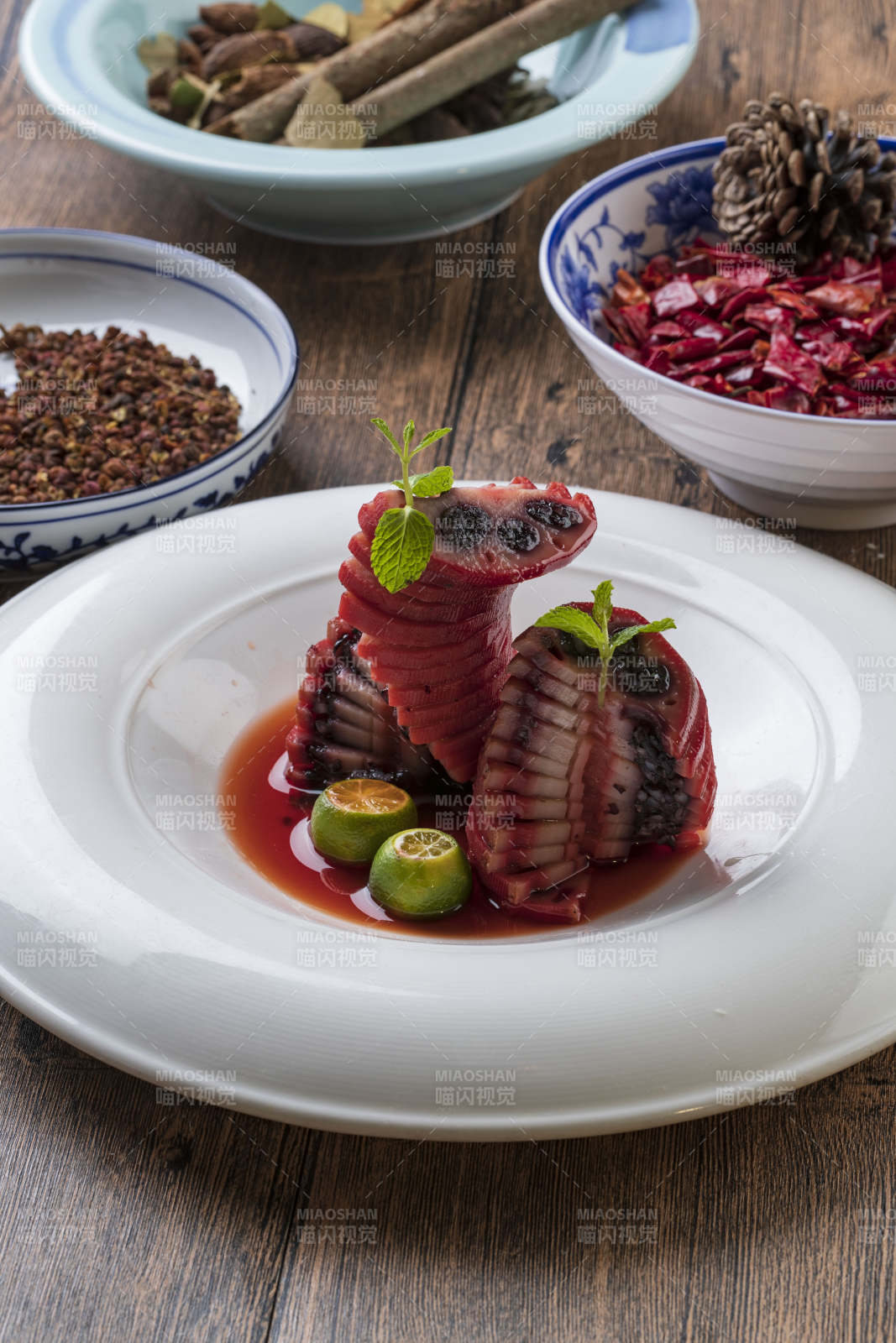 红酒酿黑芝麻馅藕片图片