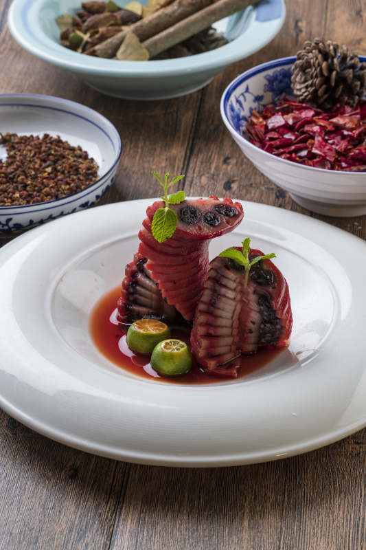 红酒酿黑芝麻馅藕片图片