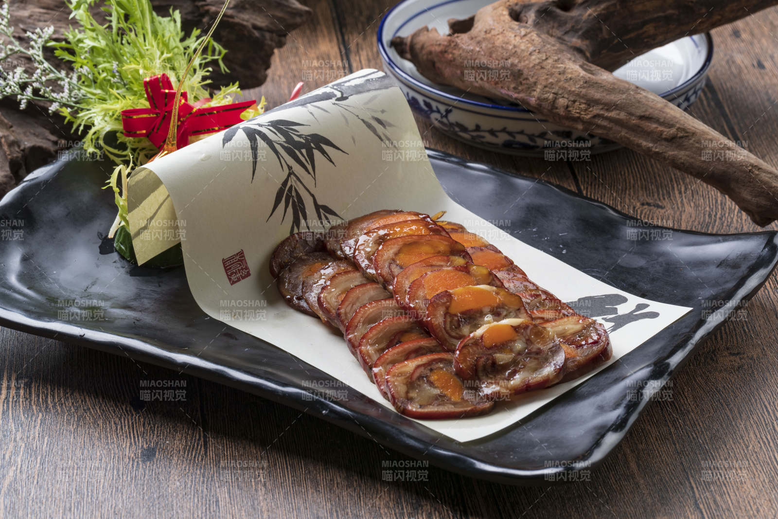 咸蛋黄猪耳压肘花图片