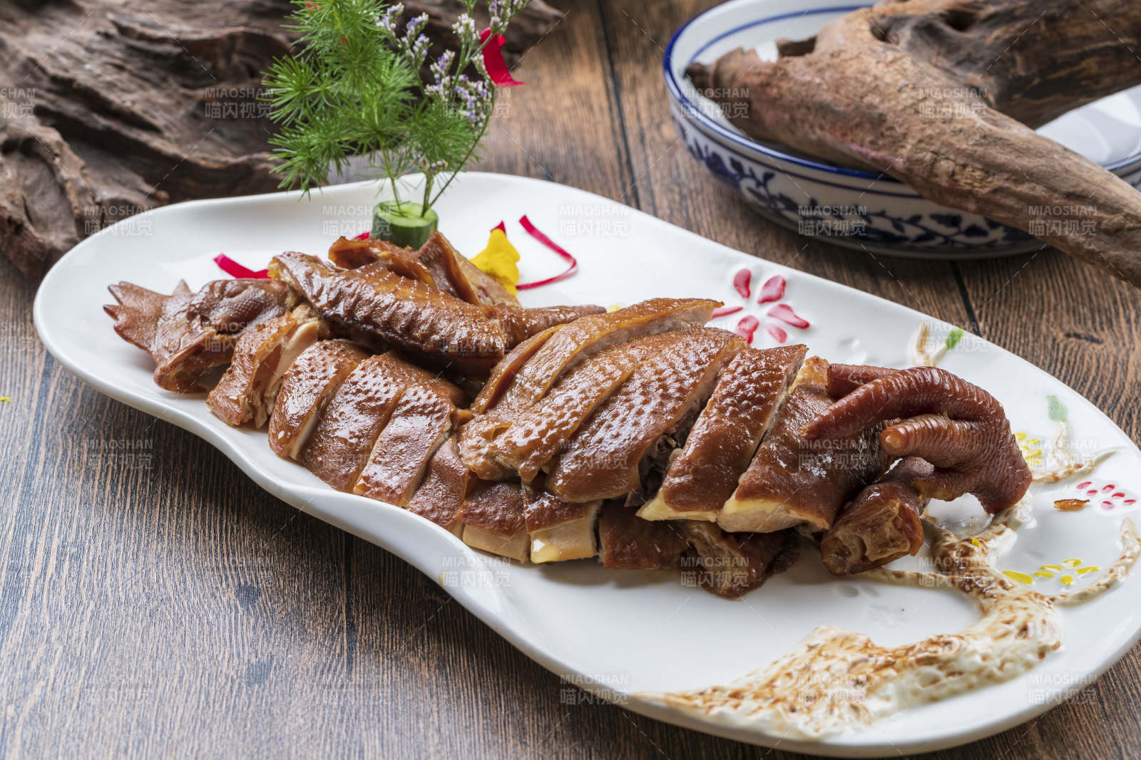 半只烟熏鸡图片