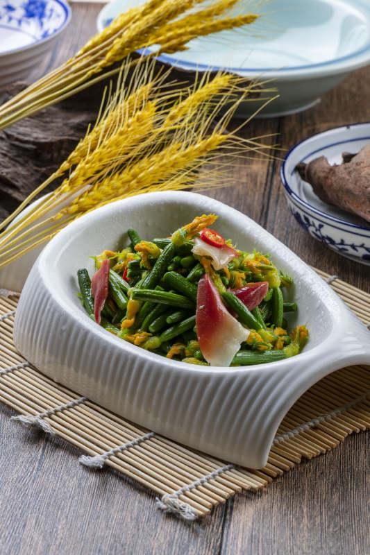 黄瓜仔凉拌北极贝图片