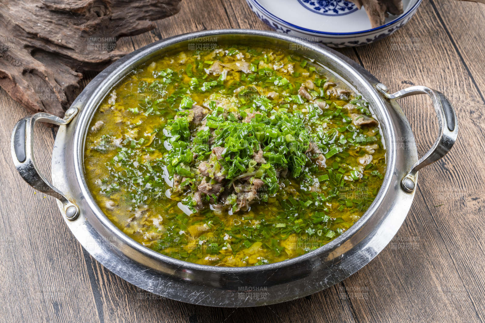 葱香酸汤水煮牛肉图片