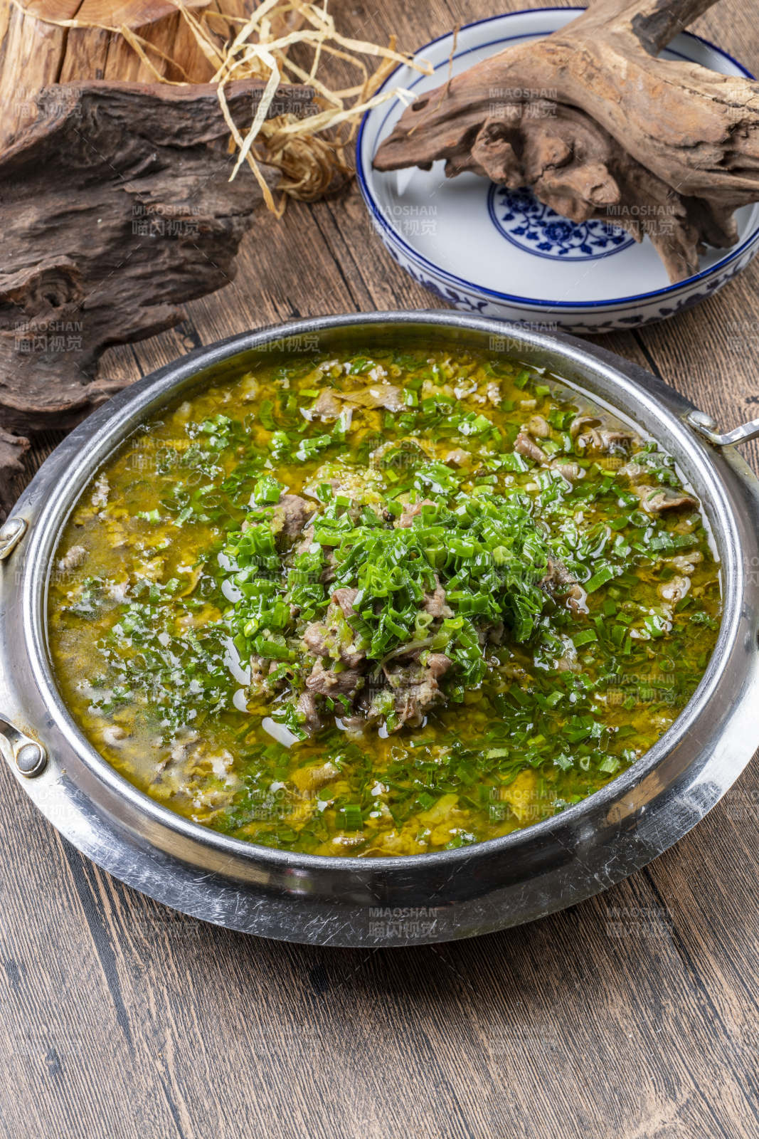 葱香酸汤水煮牛肉图片