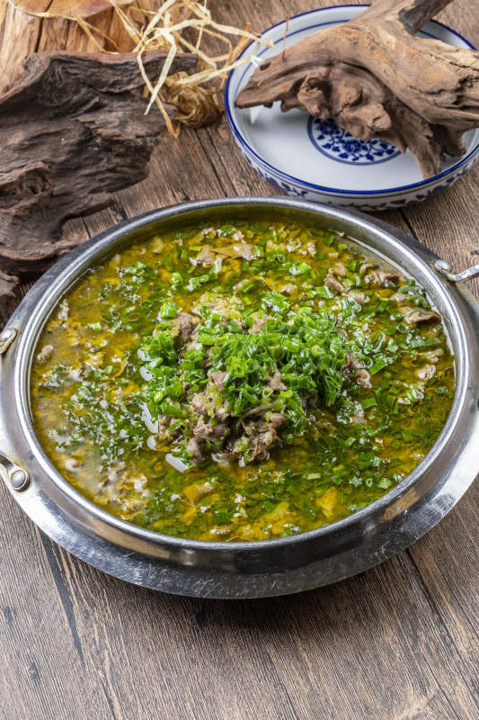 葱香酸汤水煮牛肉图片