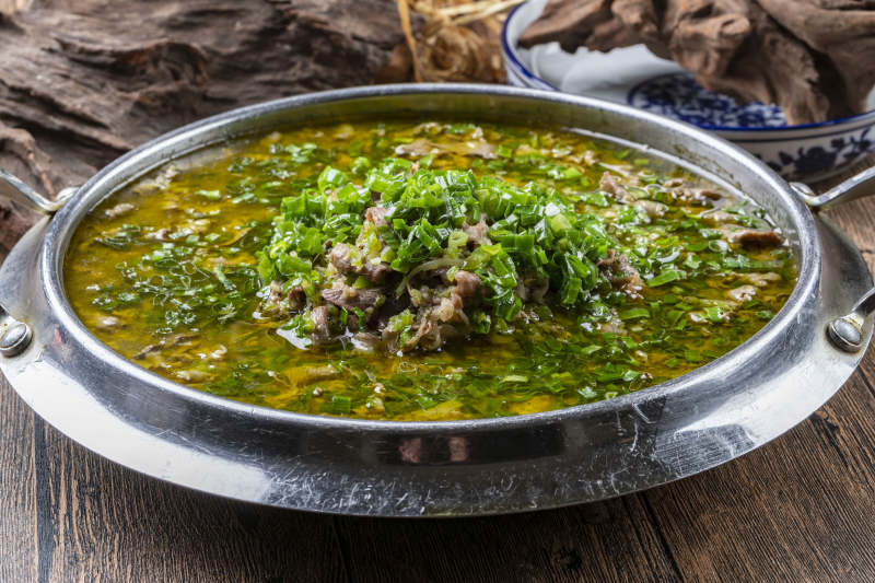 葱香酸汤水煮牛肉图片