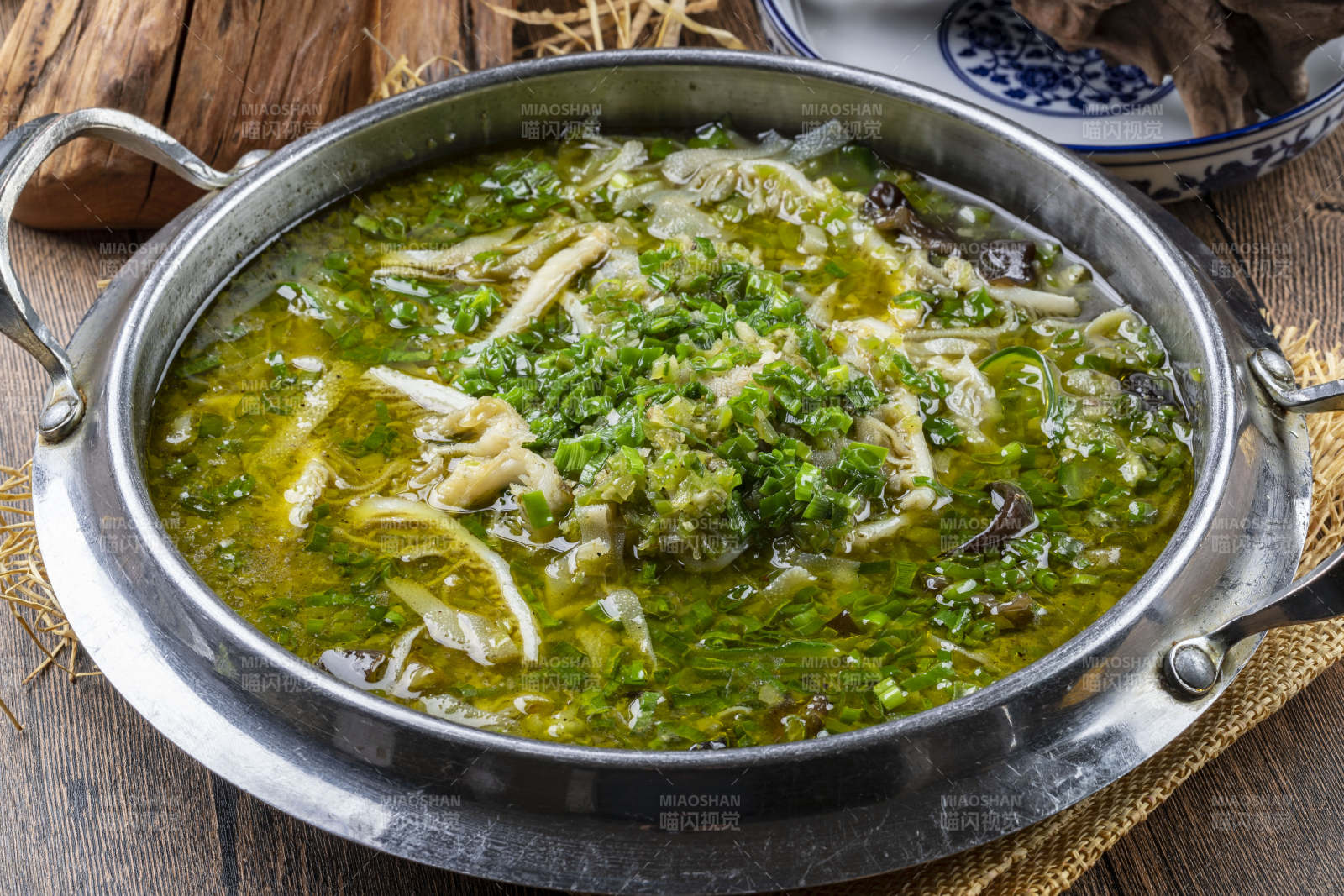 葱香酸汤猪肚丝图片