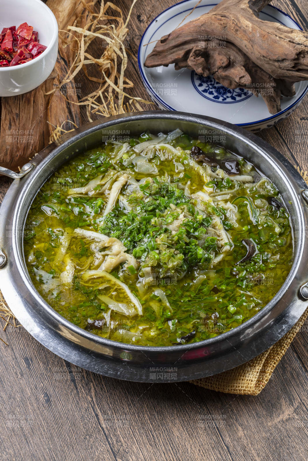 葱香酸汤猪肚丝图片