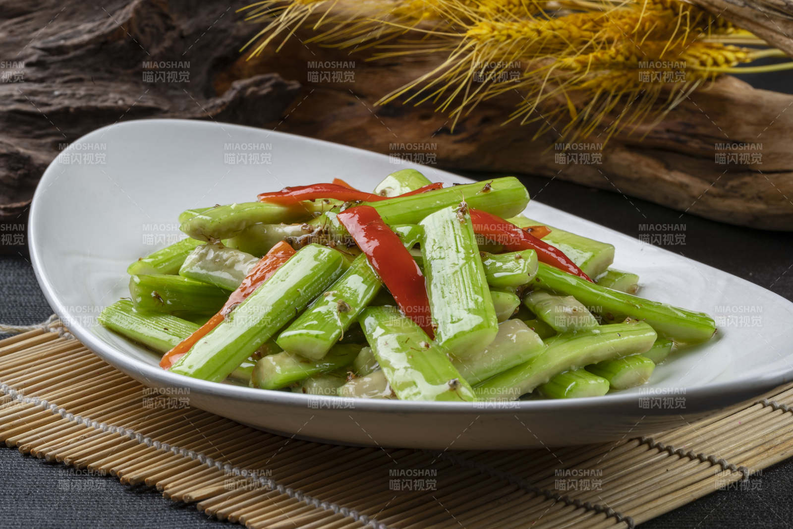 彩椒胡麻花炒青瓜图片