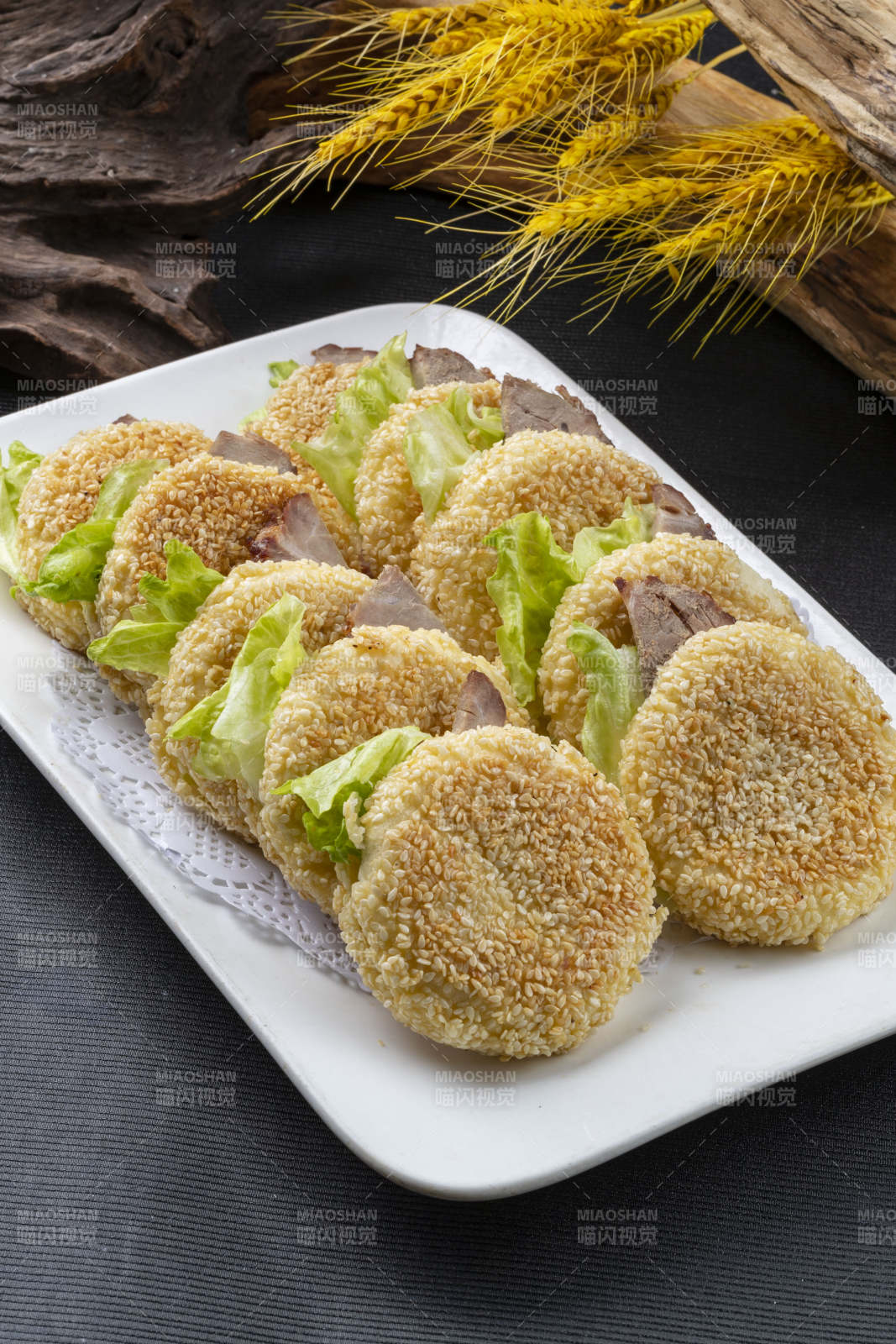 芝麻烧饼夹牛肉图片