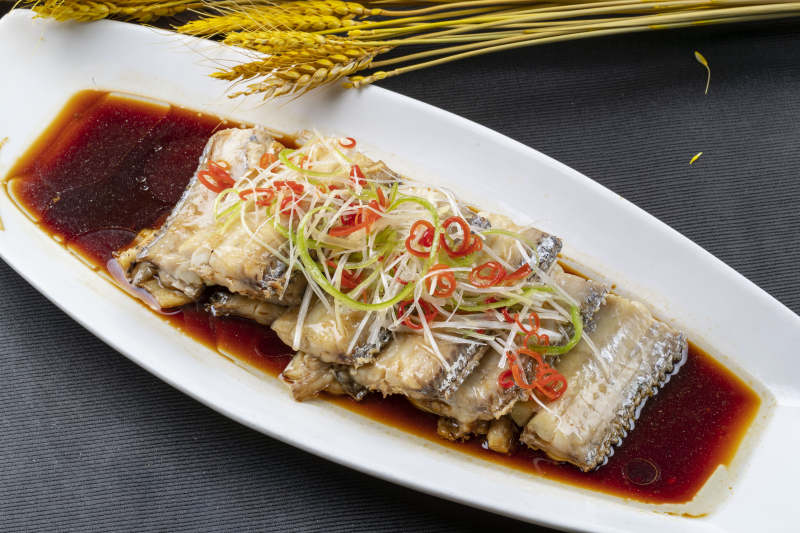 浇汁清蒸深海带鱼图片