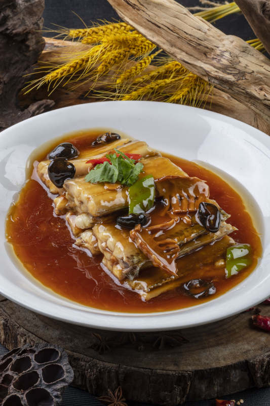 浇汁红烧带鱼图片