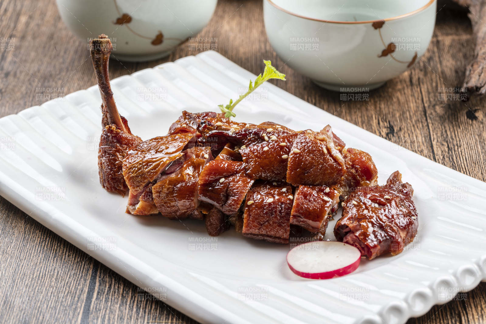 脆皮烧腊鸡半只图片