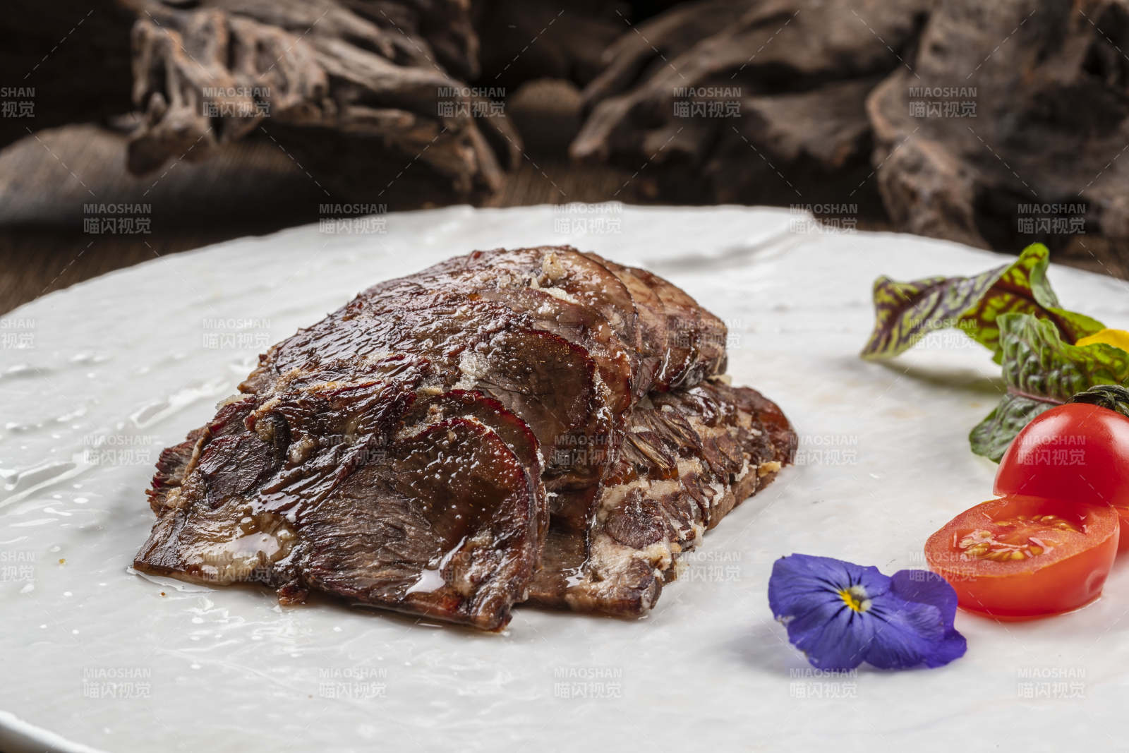 五香酱牛腱牛腱肉切片图片