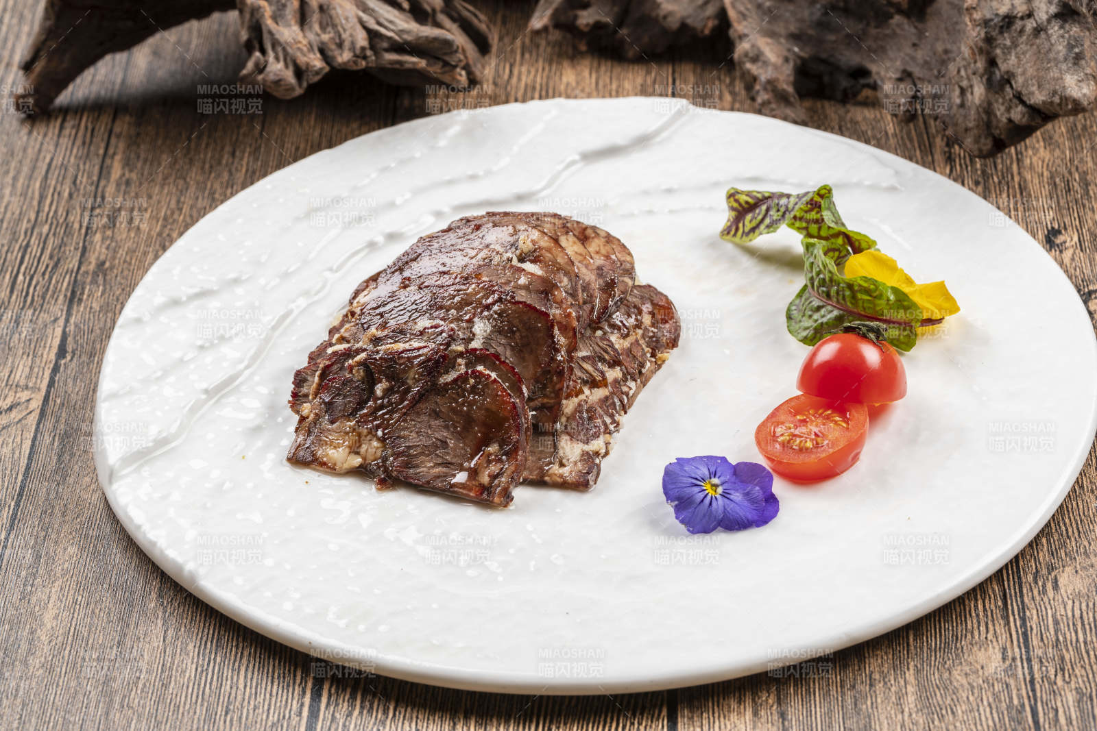 五香酱牛腱牛腱肉切片图片