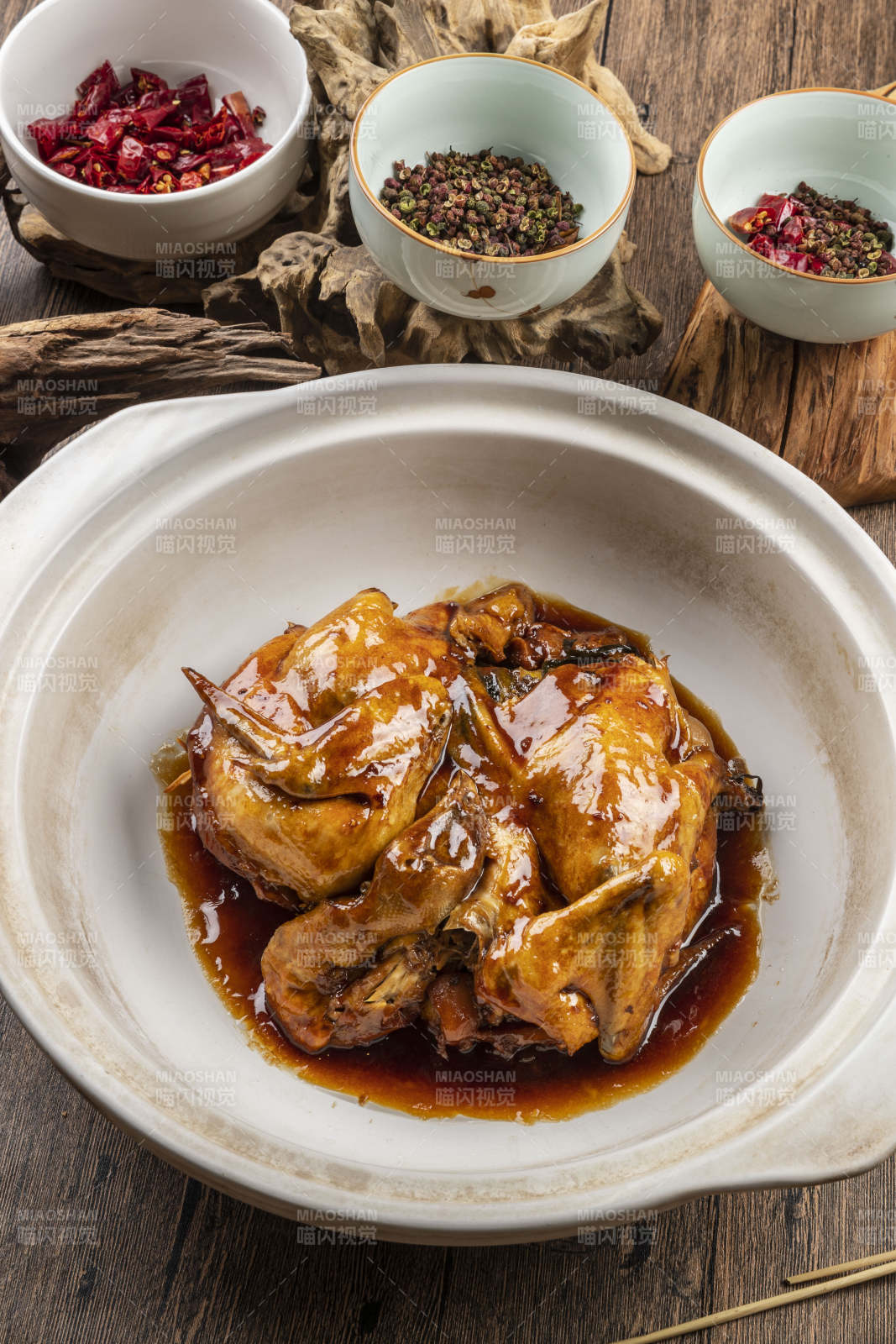 砂锅酱香鸡图片