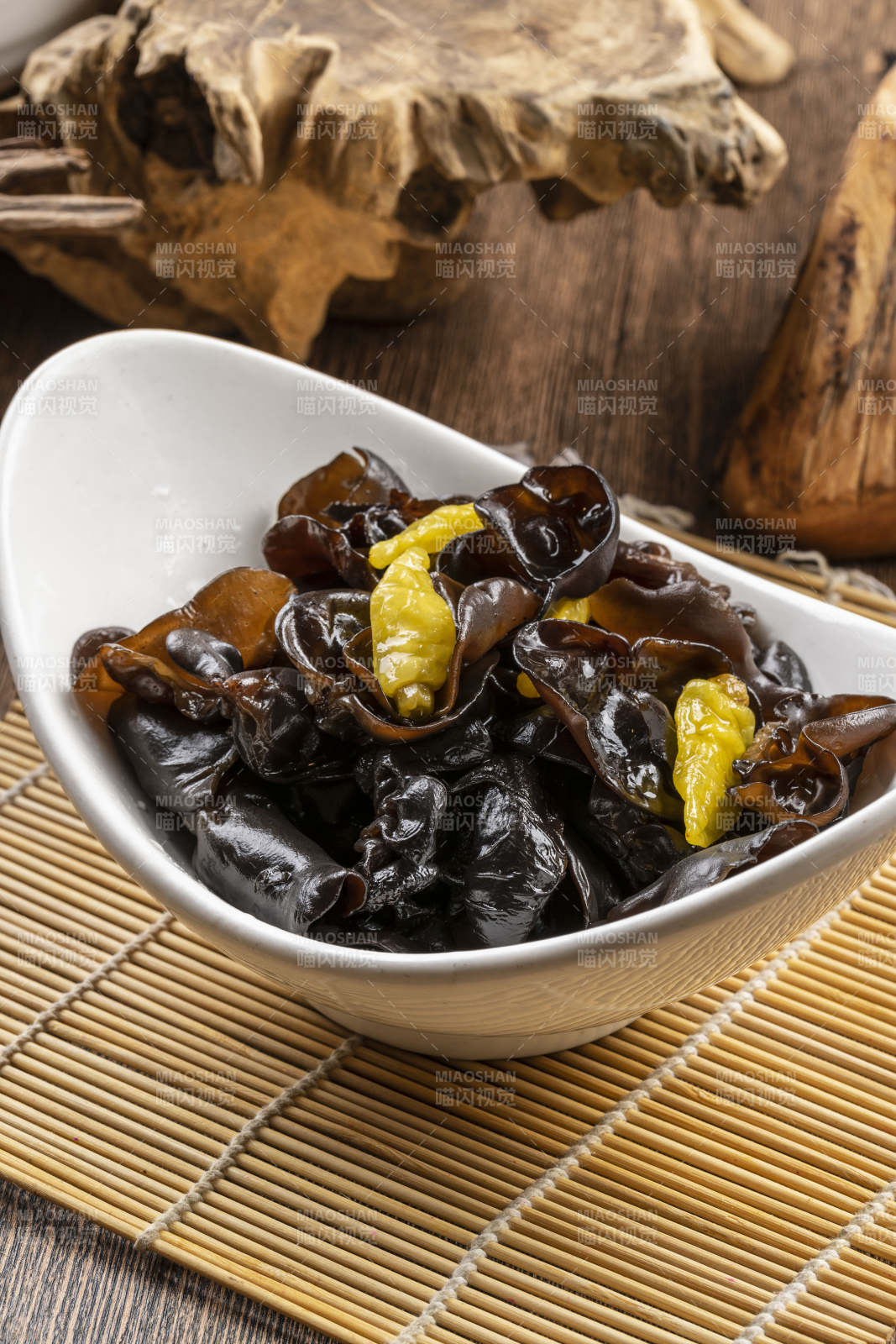 捞汁泡椒黑木耳图片