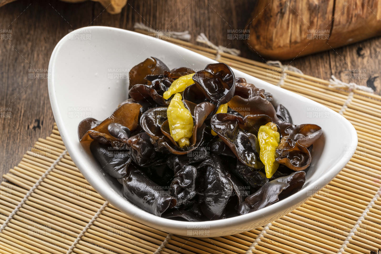 捞汁泡椒黑木耳图片