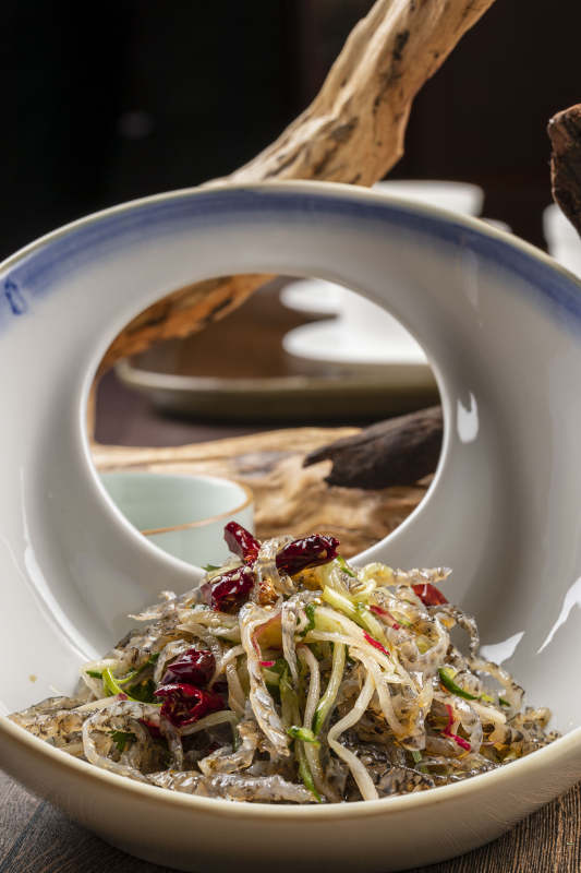 凉拌香辣鱼皮图片