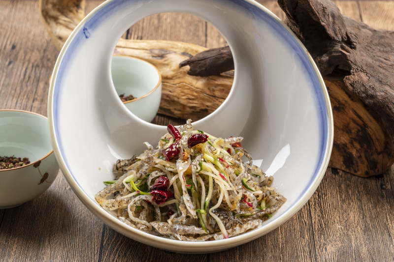 凉拌香辣鱼皮图片